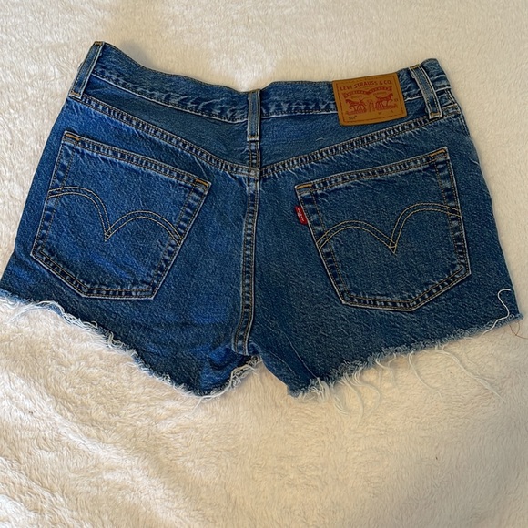 27W - Picture 2 of 4